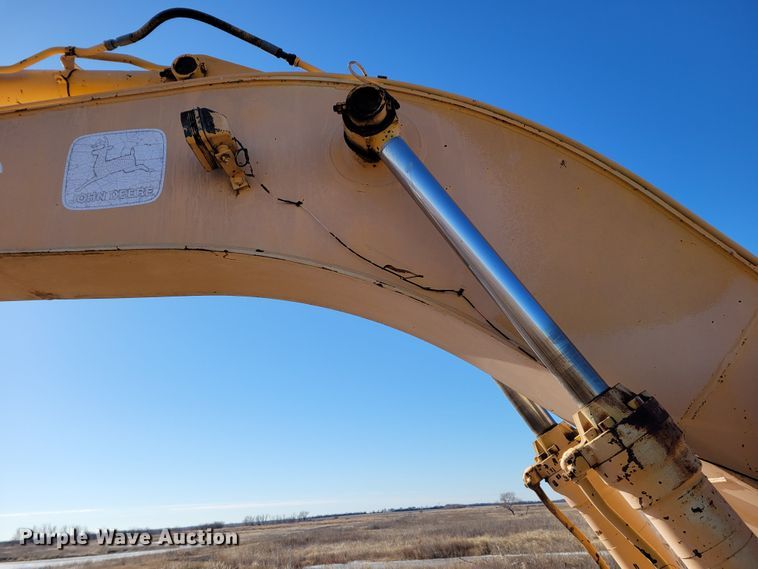 image for item DO4172 1988 John Deere 790D  amphibious excavator