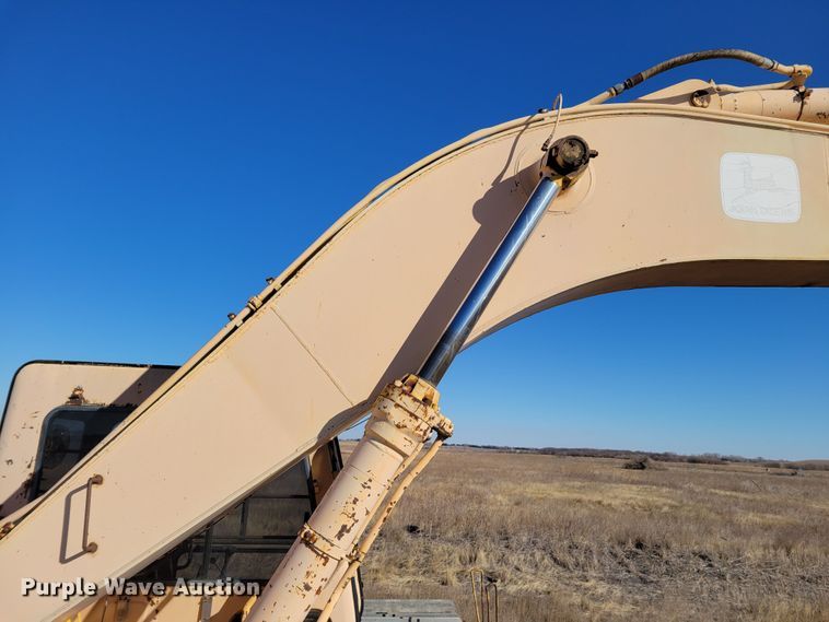 image for item DO4172 1988 John Deere 790D  amphibious excavator