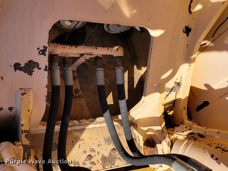 image for item DO4172 1988 John Deere 790D  amphibious excavator