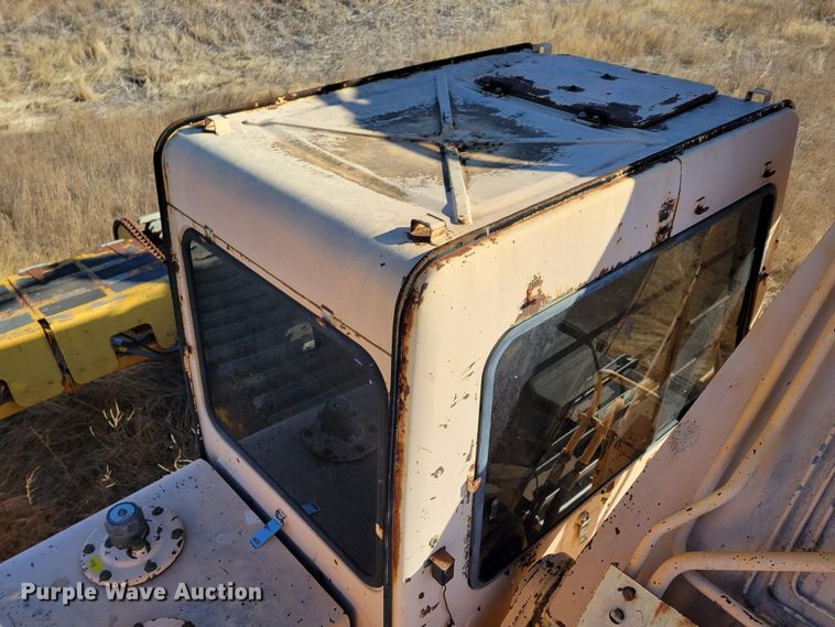 image for item DO4172 1988 John Deere 790D  amphibious excavator