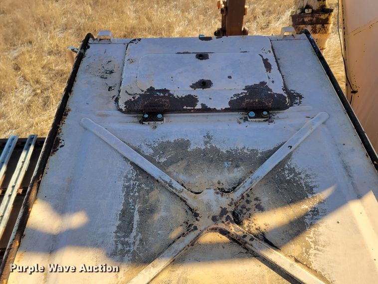 image for item DO4172 1988 John Deere 790D  amphibious excavator