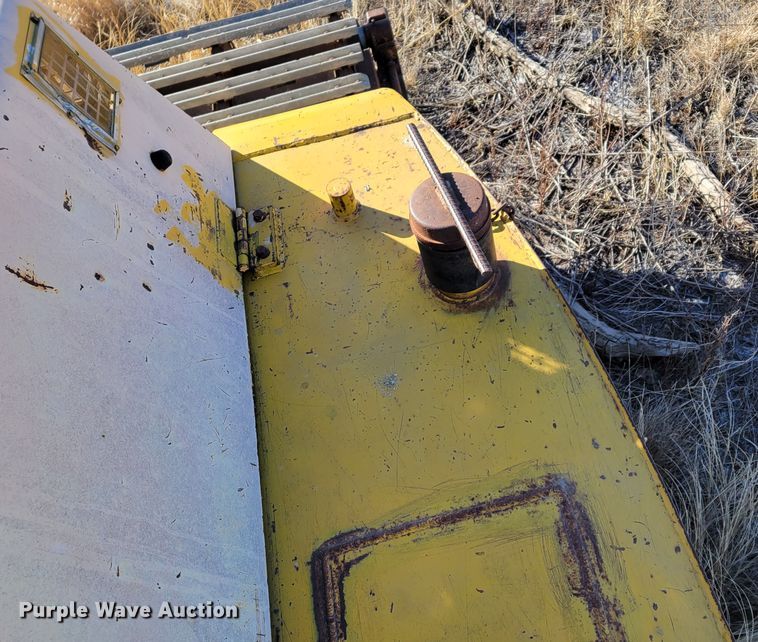 image for item DO4172 1988 John Deere 790D  amphibious excavator