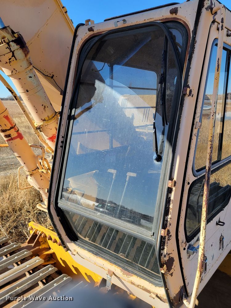 image for item DO4172 1988 John Deere 790D  amphibious excavator