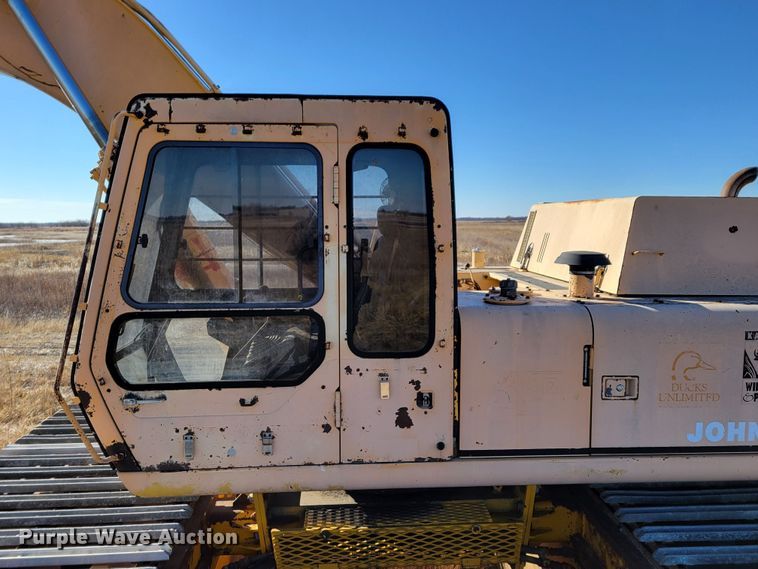 image for item DO4172 1988 John Deere 790D  amphibious excavator