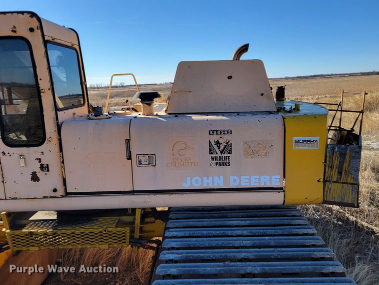 image for item DO4172 1988 John Deere 790D  amphibious excavator