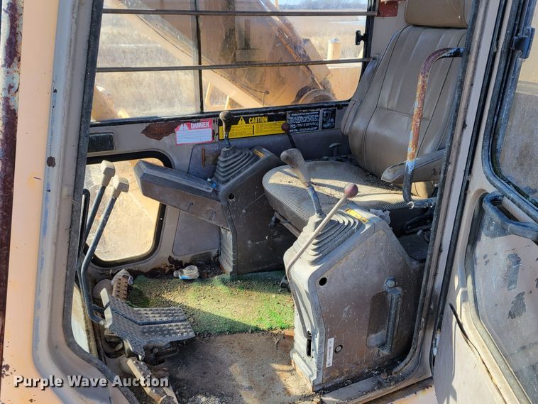 image for item DO4172 1988 John Deere 790D  amphibious excavator