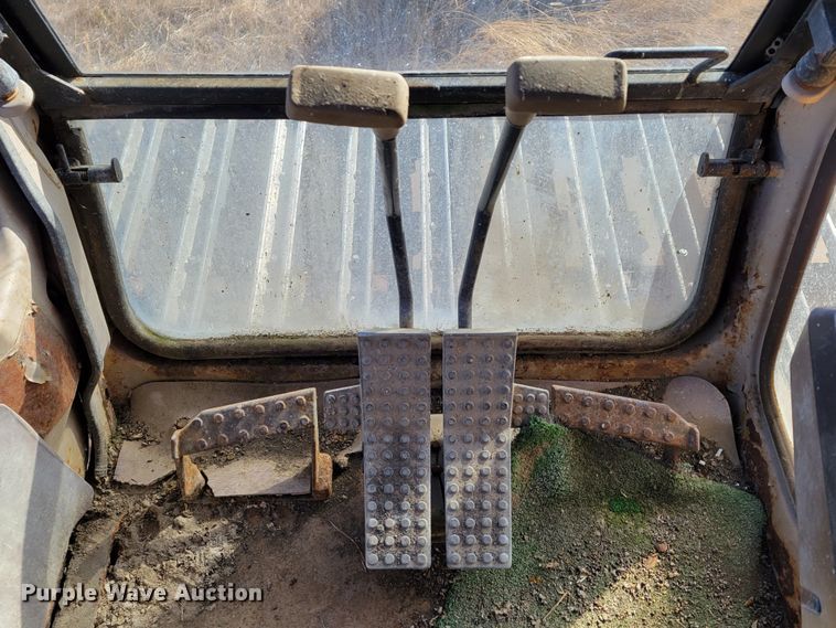 image for item DO4172 1988 John Deere 790D  amphibious excavator