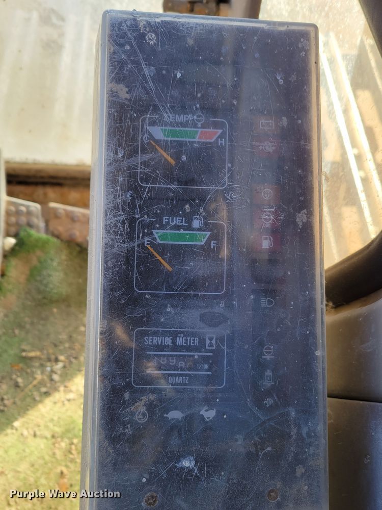 image for item DO4172 1988 John Deere 790D  amphibious excavator