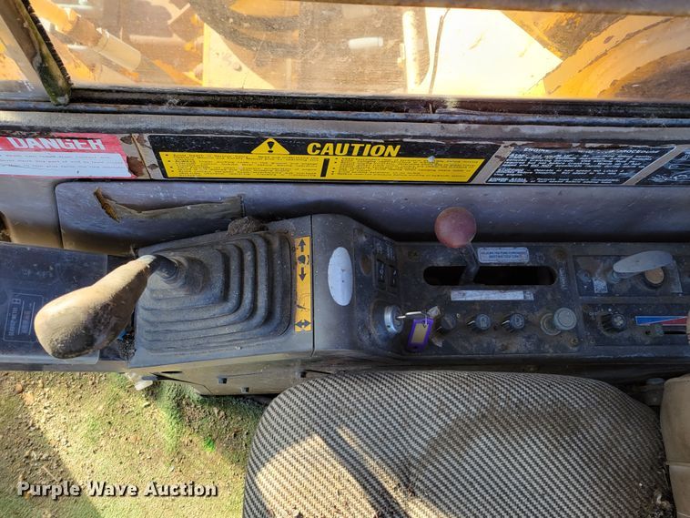 image for item DO4172 1988 John Deere 790D  amphibious excavator