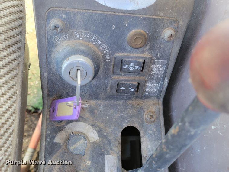 image for item DO4172 1988 John Deere 790D  amphibious excavator