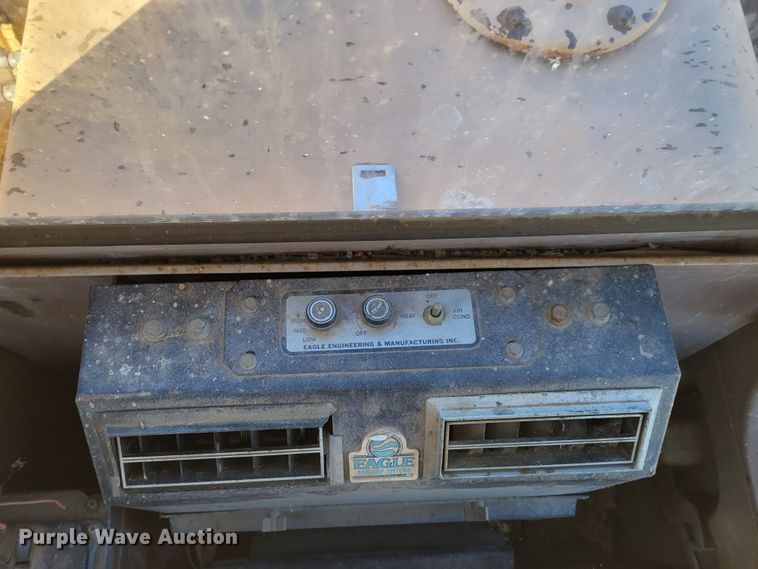 image for item DO4172 1988 John Deere 790D  amphibious excavator