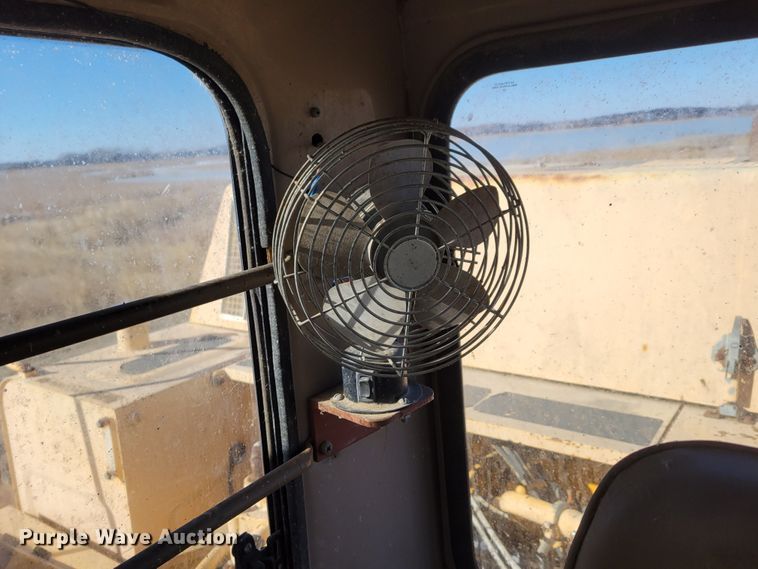 image for item DO4172 1988 John Deere 790D  amphibious excavator