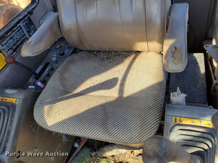 image for item DO4172 1988 John Deere 790D  amphibious excavator