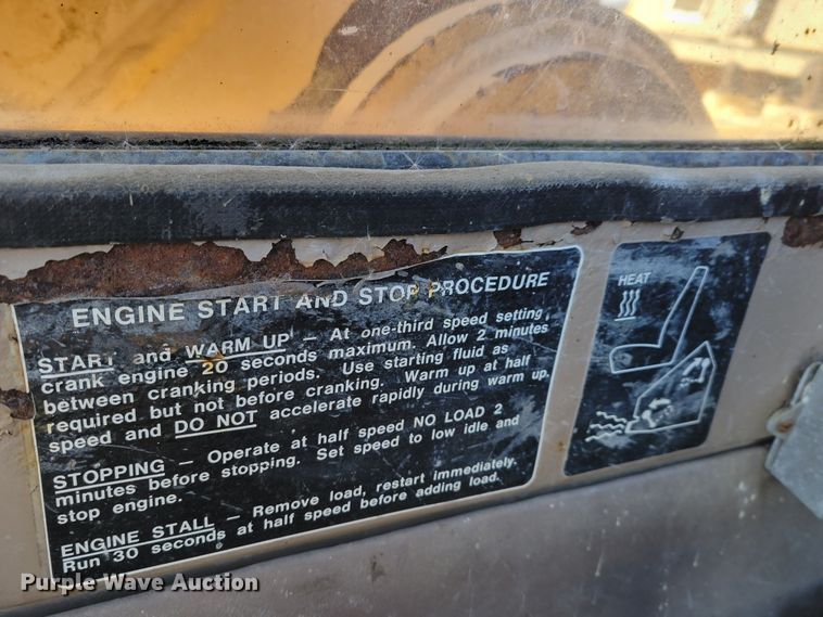 image for item DO4172 1988 John Deere 790D  amphibious excavator