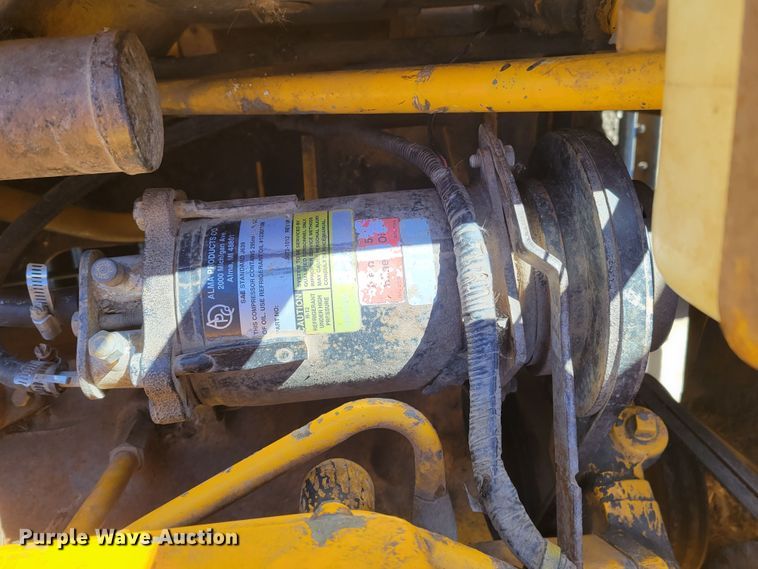 image for item DO4172 1988 John Deere 790D  amphibious excavator