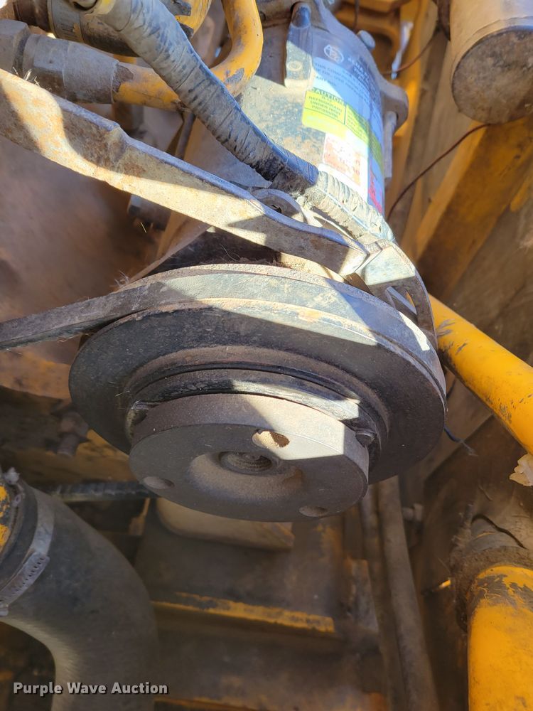 image for item DO4172 1988 John Deere 790D  amphibious excavator