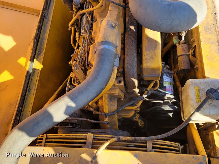 image for item DO4172 1988 John Deere 790D  amphibious excavator