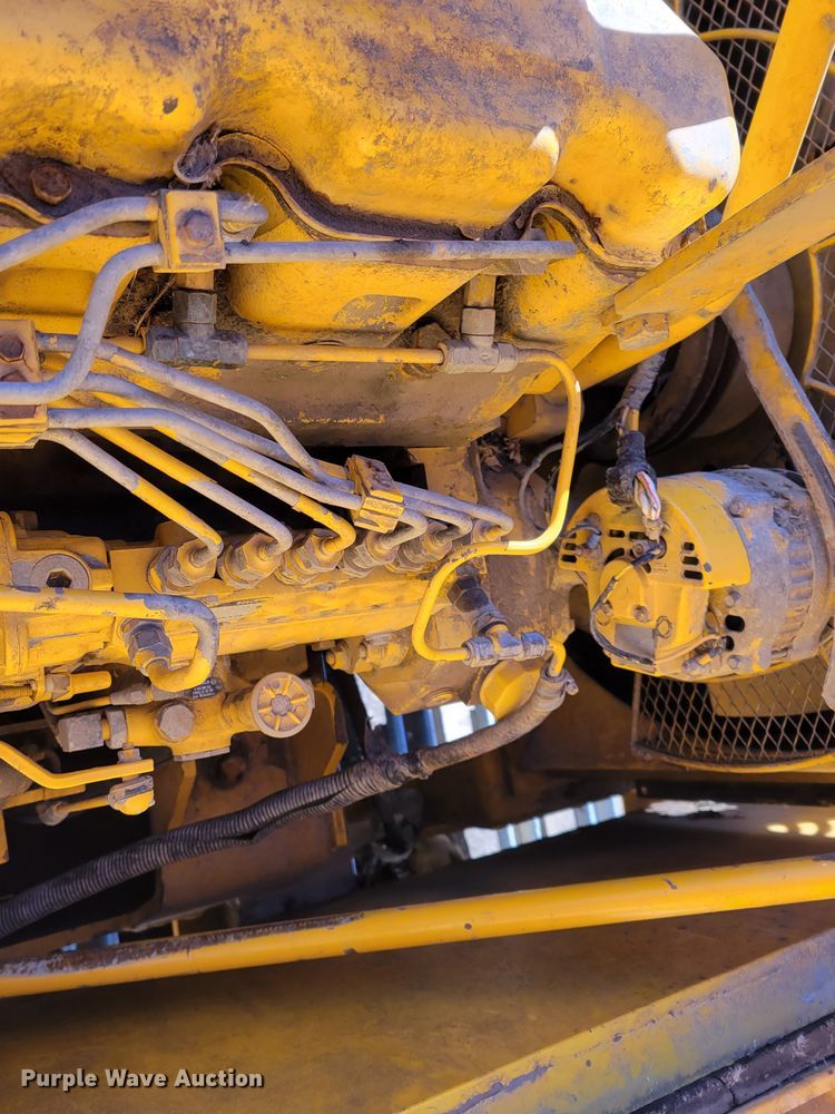 image for item DO4172 1988 John Deere 790D  amphibious excavator