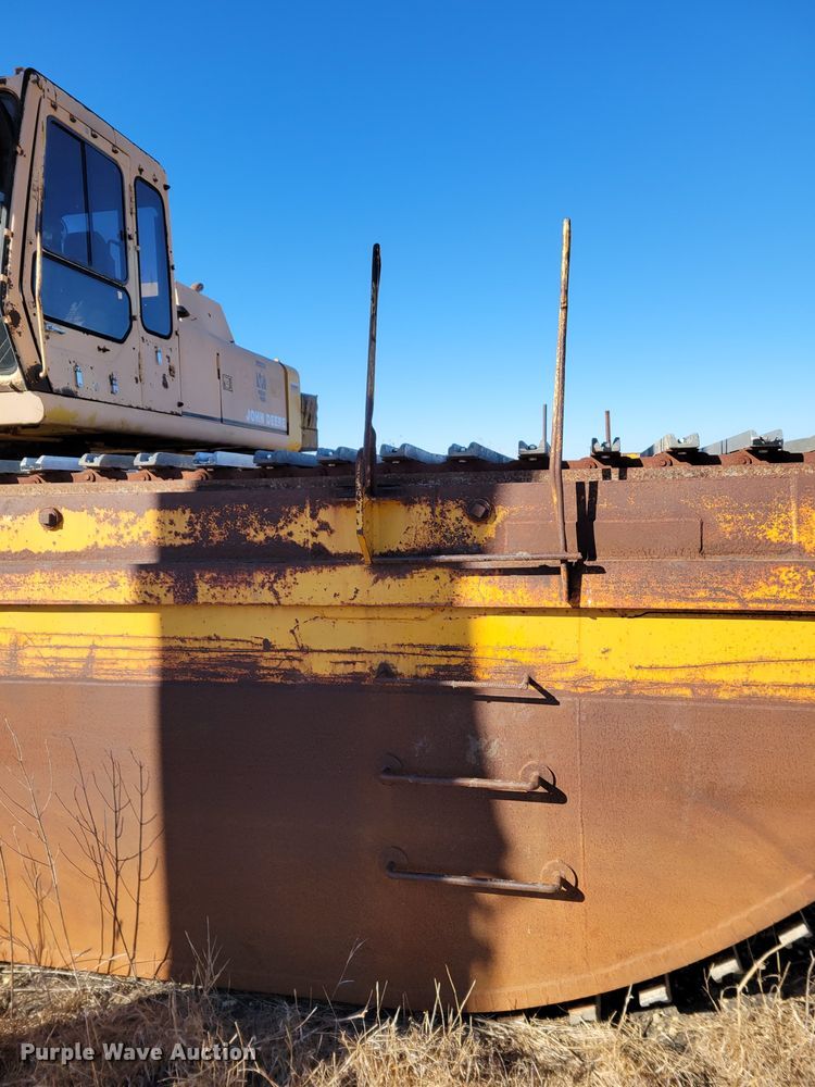 image for item DO4172 1988 John Deere 790D  amphibious excavator