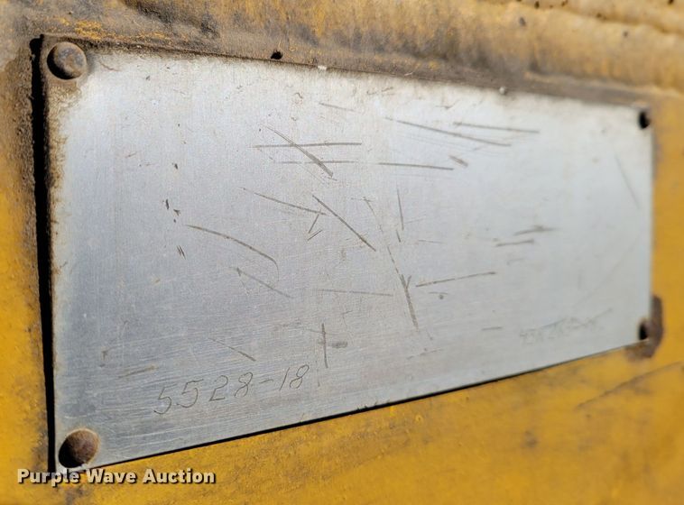 image for item DO4172 1988 John Deere 790D  amphibious excavator