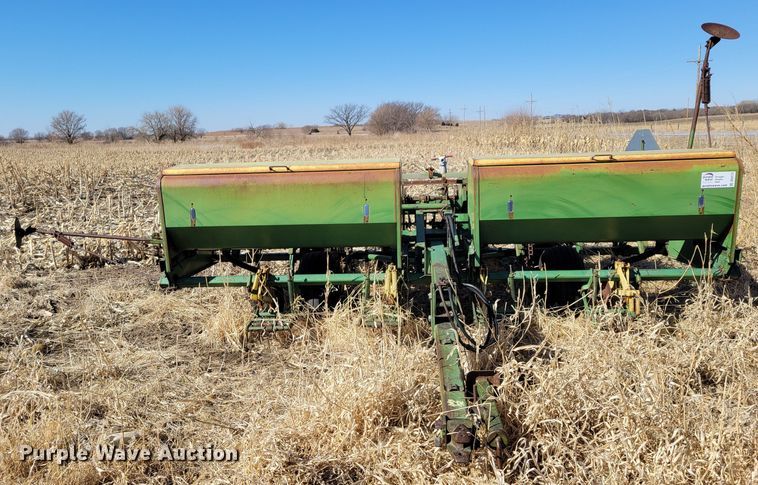 image for item DO4173 John Deere P-1300  planter