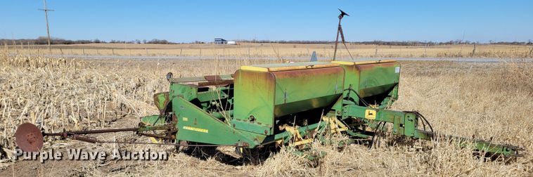 image for item DO4173 John Deere P-1300  planter