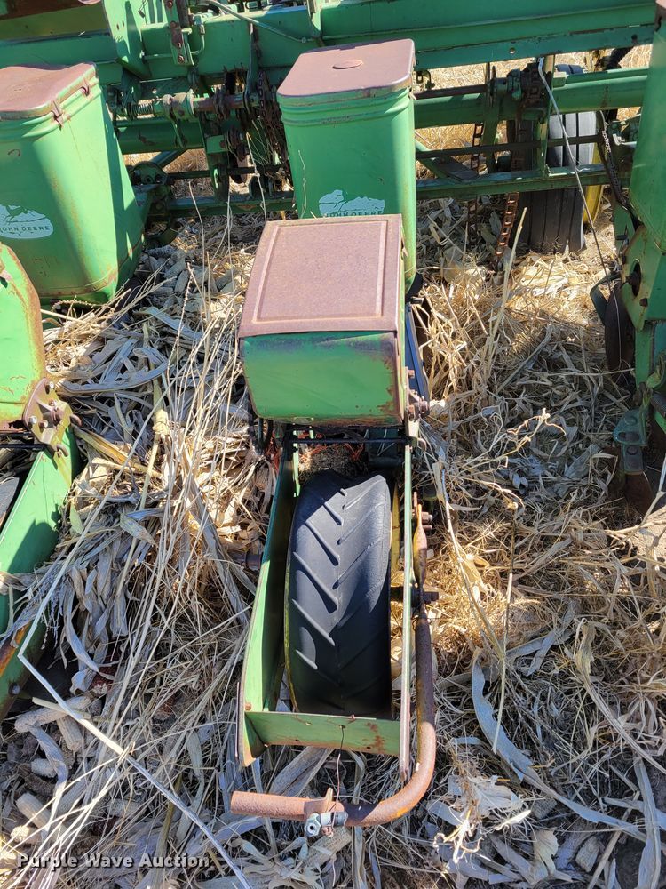 image for item DO4173 John Deere P-1300  planter