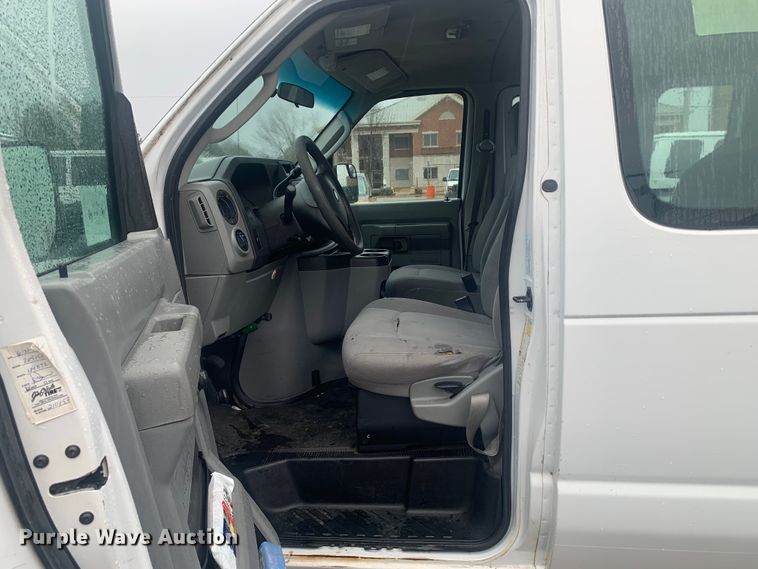 image for item DP8618 2010 Ford E350 Super Duty XL  van