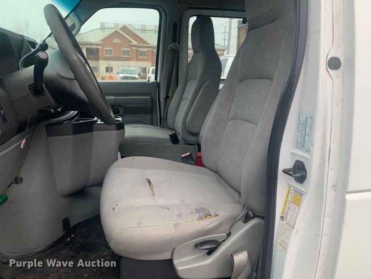 image for item DP8618 2010 Ford E350 Super Duty XL  van