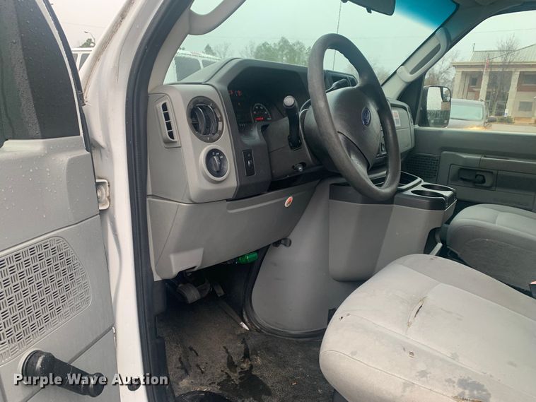 image for item DP8618 2010 Ford E350 Super Duty XL  van