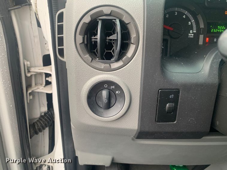 image for item DP8618 2010 Ford E350 Super Duty XL  van