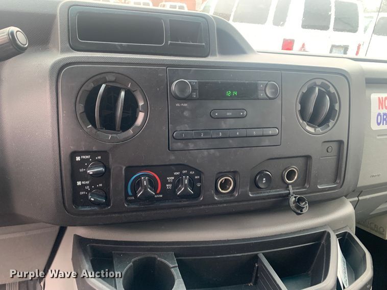 image for item DP8618 2010 Ford E350 Super Duty XL  van