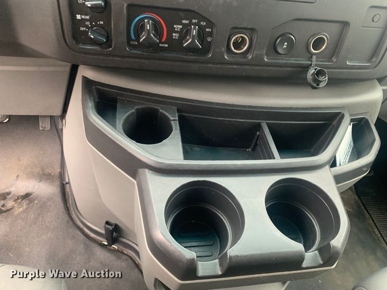 image for item DP8618 2010 Ford E350 Super Duty XL  van