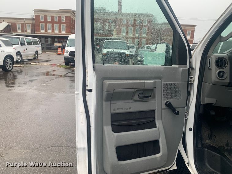 image for item DP8618 2010 Ford E350 Super Duty XL  van