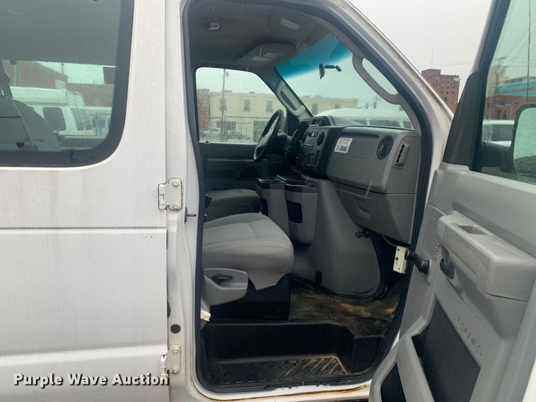 image for item DP8618 2010 Ford E350 Super Duty XL  van