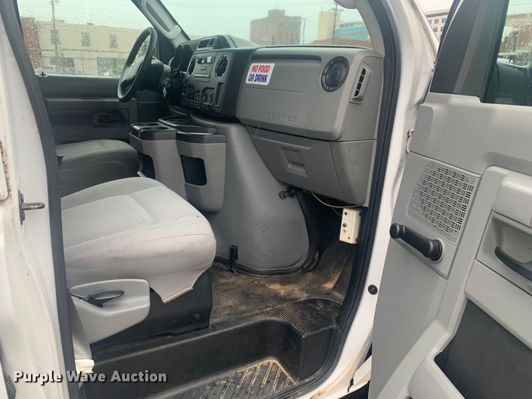 image for item DP8618 2010 Ford E350 Super Duty XL  van