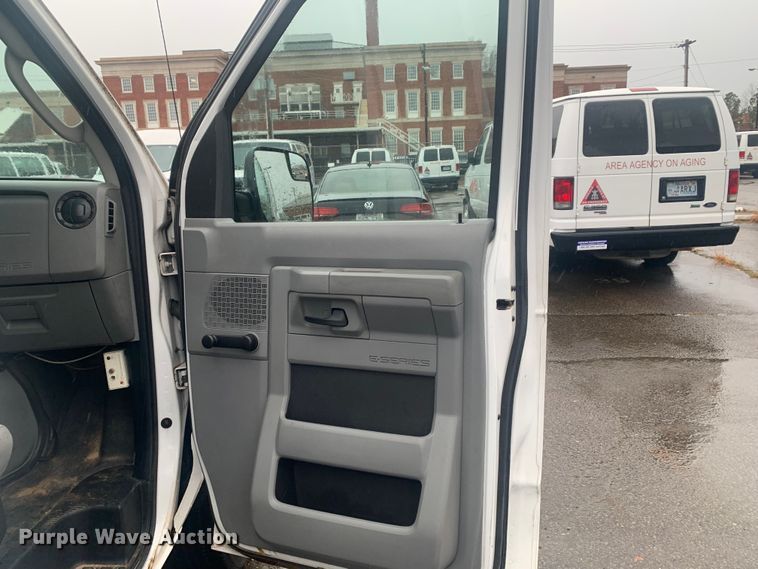 image for item DP8618 2010 Ford E350 Super Duty XL  van