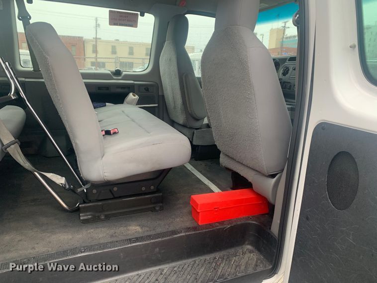 image for item DP8618 2010 Ford E350 Super Duty XL  van