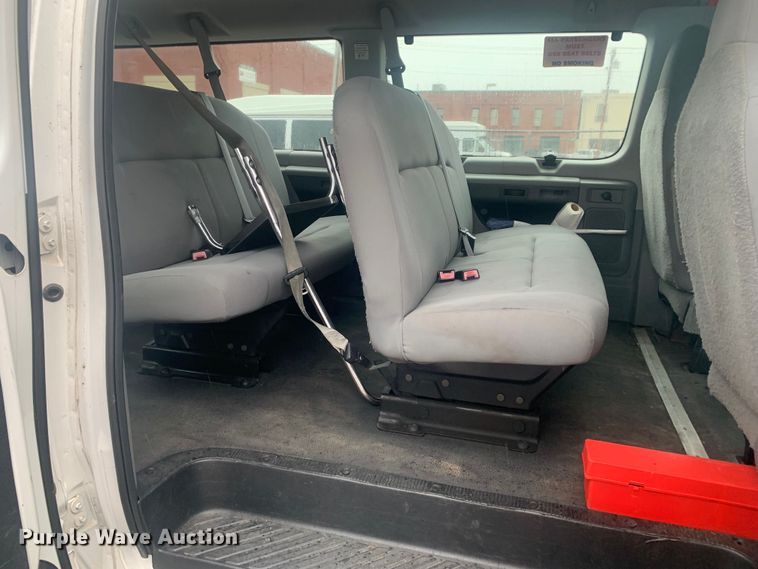 image for item DP8618 2010 Ford E350 Super Duty XL  van