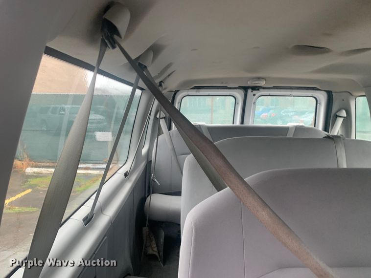 image for item DP8618 2010 Ford E350 Super Duty XL  van