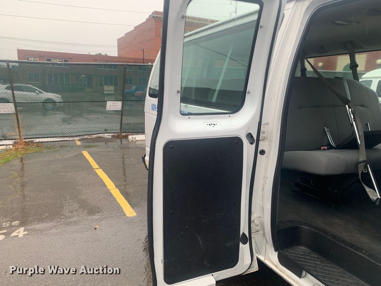 image for item DP8618 2010 Ford E350 Super Duty XL  van
