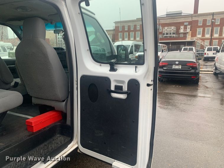 image for item DP8618 2010 Ford E350 Super Duty XL  van