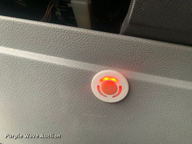 image for item DP8618 2010 Ford E350 Super Duty XL  van