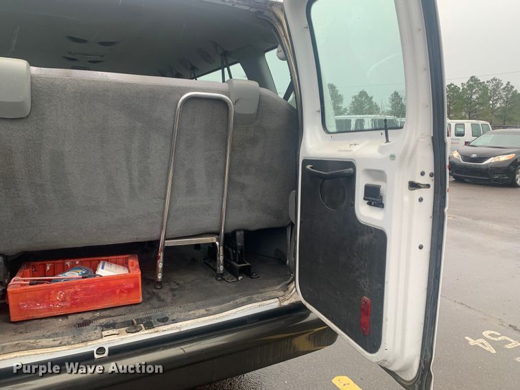 image for item DP8618 2010 Ford E350 Super Duty XL  van