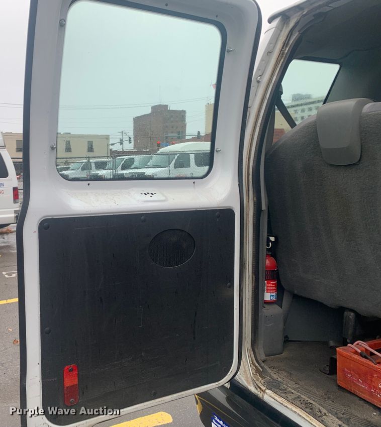 image for item DP8618 2010 Ford E350 Super Duty XL  van