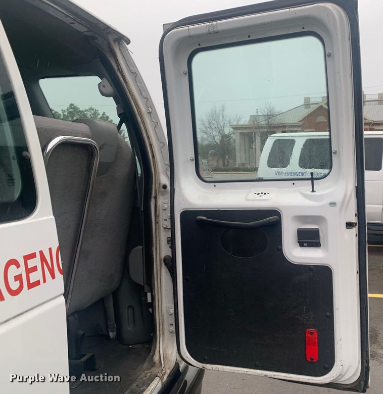 image for item DP8618 2010 Ford E350 Super Duty XL  van