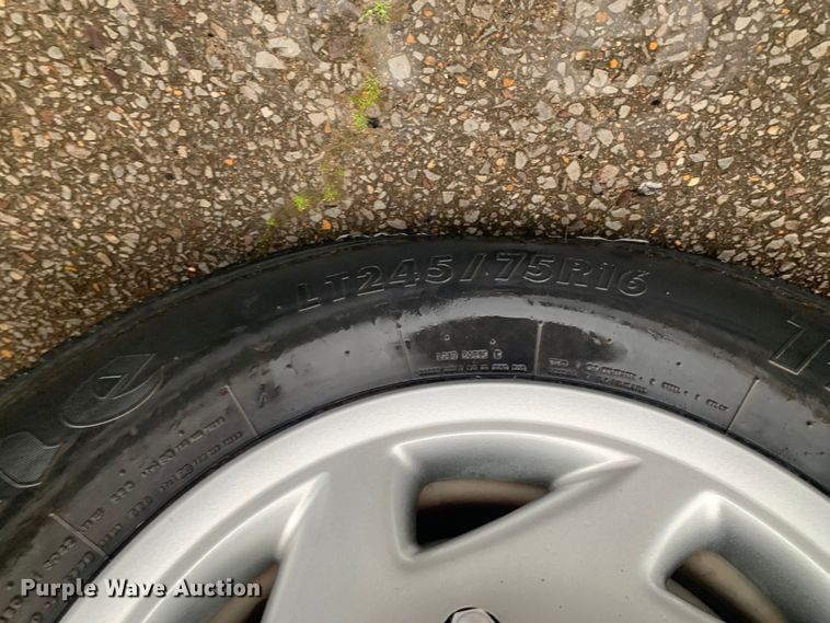 image for item DP8618 2010 Ford E350 Super Duty XL  van