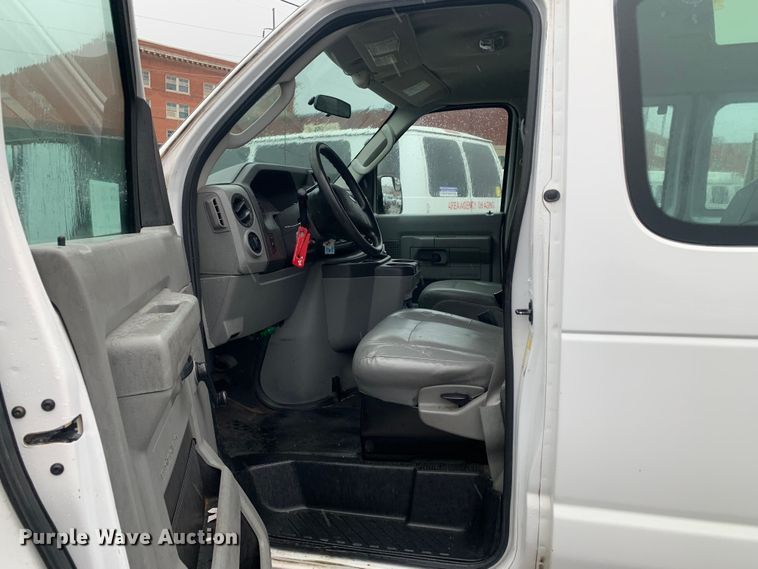 image for item DP8619 2013 Ford E350 Super Duty XL  van