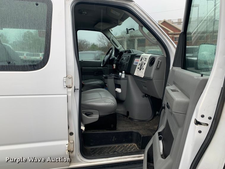 image for item DP8619 2013 Ford E350 Super Duty XL  van
