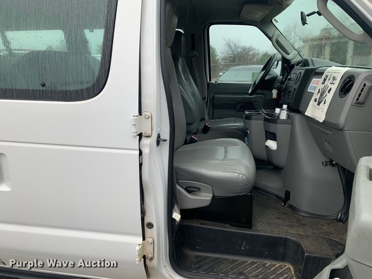 image for item DP8619 2013 Ford E350 Super Duty XL  van